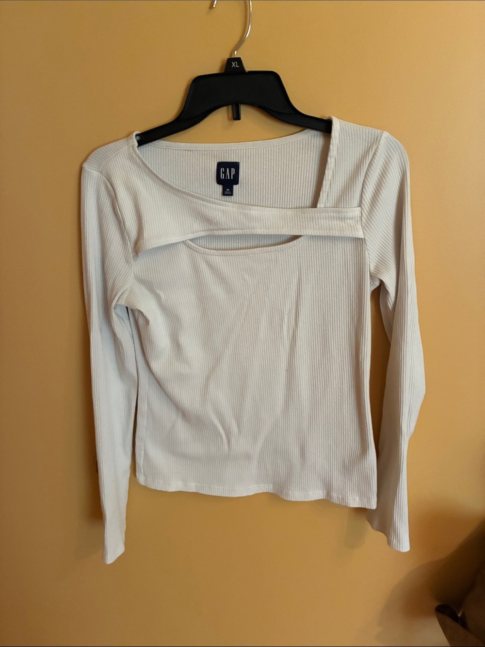 GAP Women's Cream Ribbed Long-Sleeve Cutout Top - Cream